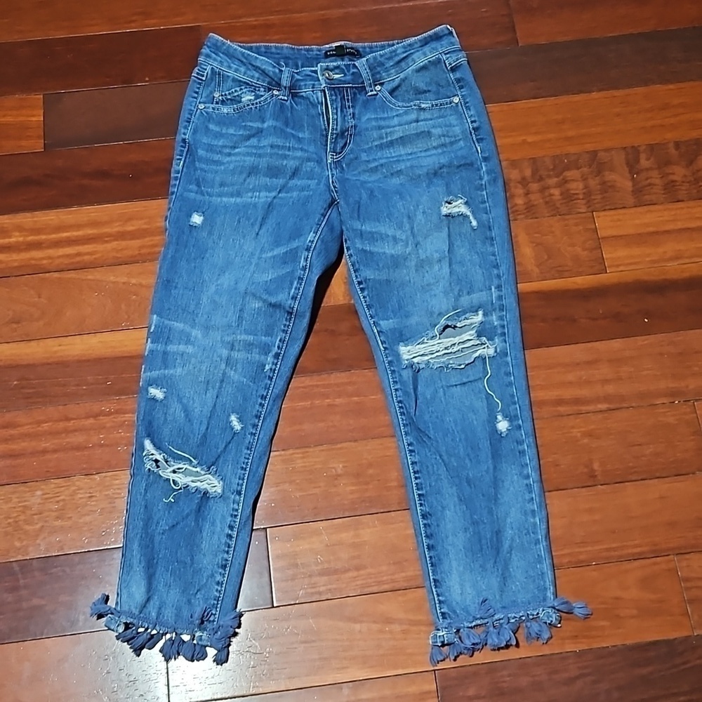 Signature Studio Crop Tassle Hem Destroyes Jeans Mid Rise 6 Short VGUC
